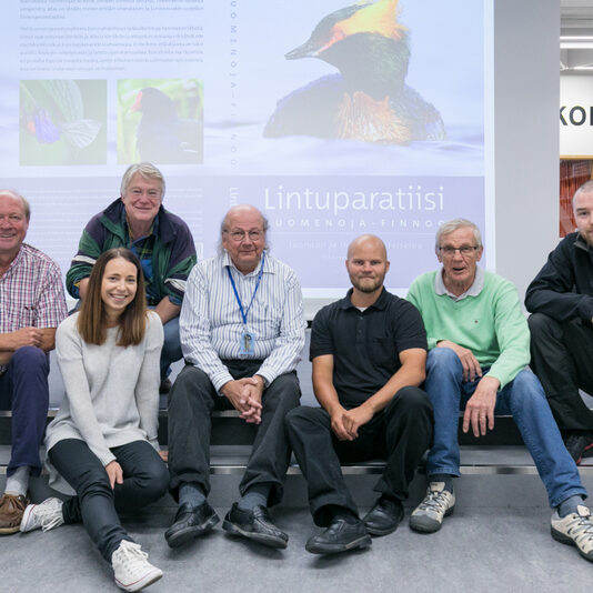 Kirjan kuvaajat ryhmäkuvassa - Kuva: Risto Keränen Timo Leppäharjun kameralla