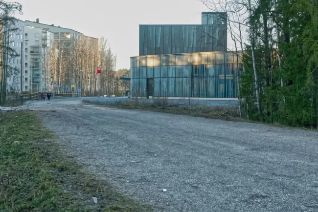 Näkymä metroasemalle – Kuva Jukka Ranta Näkymä metroasemalle puiden kaadon jälkeen - Kuva Jukka Ranta