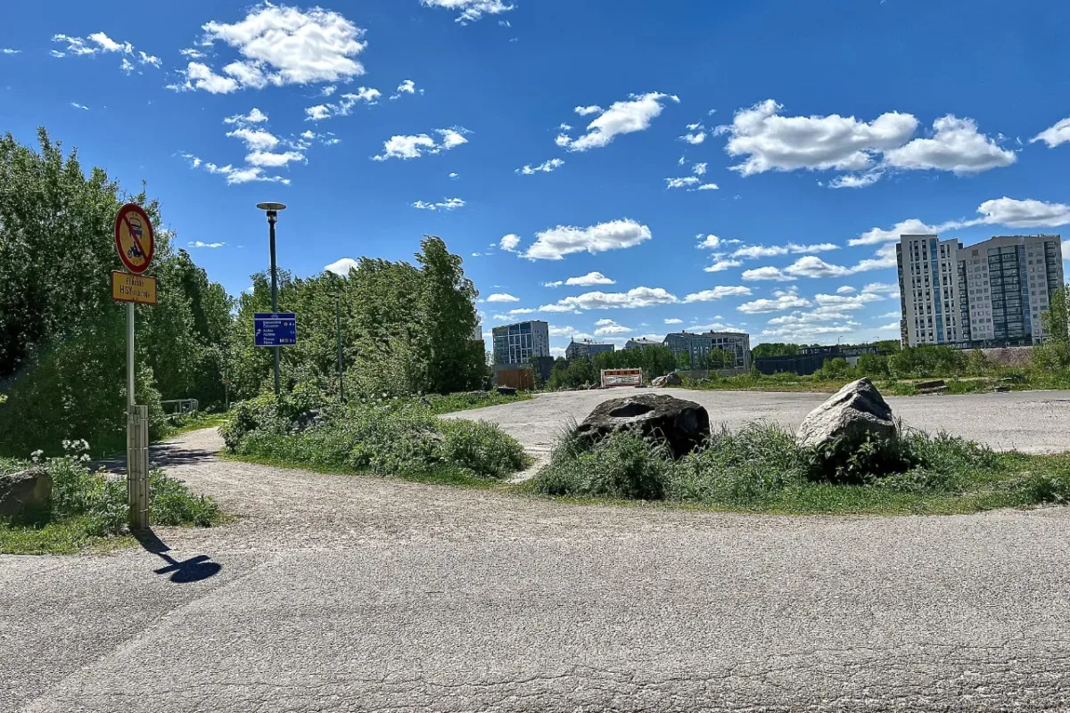parkki_iP-4761_jukkar Näkymä lloka-autojen parkkiin - Kuva Jukka Ranta