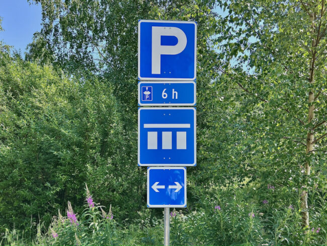 Parkkipaikalla – Kuva Jukka Ranta Parkkipaikalla - Kuva Jukka Ranta