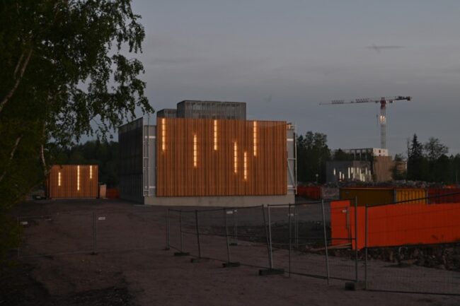 Valot päällä kuilurakennuksissa - Kuva Tommi Heinonen