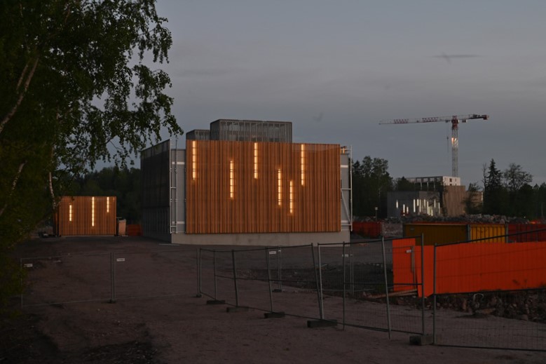 Valot päällä kuilurakennuksissa - Kuva Tommi Heinonen