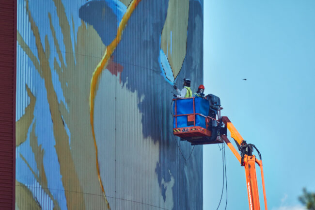 muraali-maalaus_6241rx10c_c1ap_jukkar Muraalia maalataan - Kuva Jukka Ranta