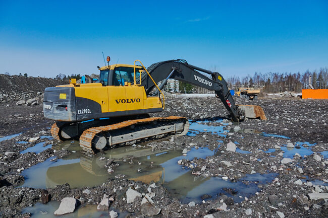 Täyttömäen paikalla on nyt liejuista - Kuva: Jukka Ranta