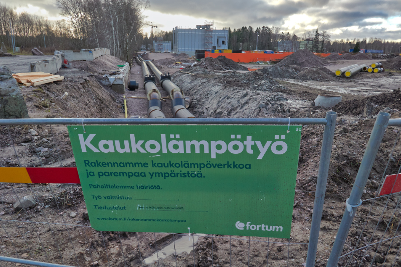 Kaukolämpöputkia uudistetaan - Kuva Jukka Ranta